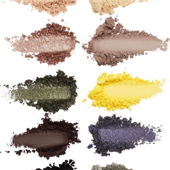 Kylie “Eye of the Storm” Eyeshadow Palette BNIB 💃 - Picture 2 of 3